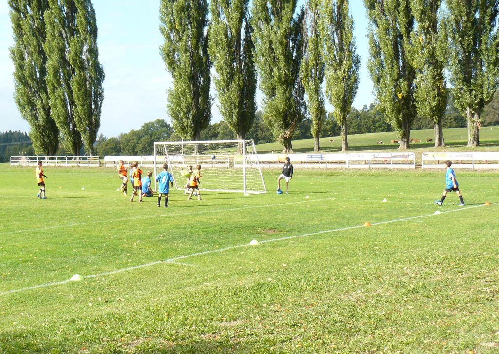 Kuba dává gól hlavou po rohu P1300419
